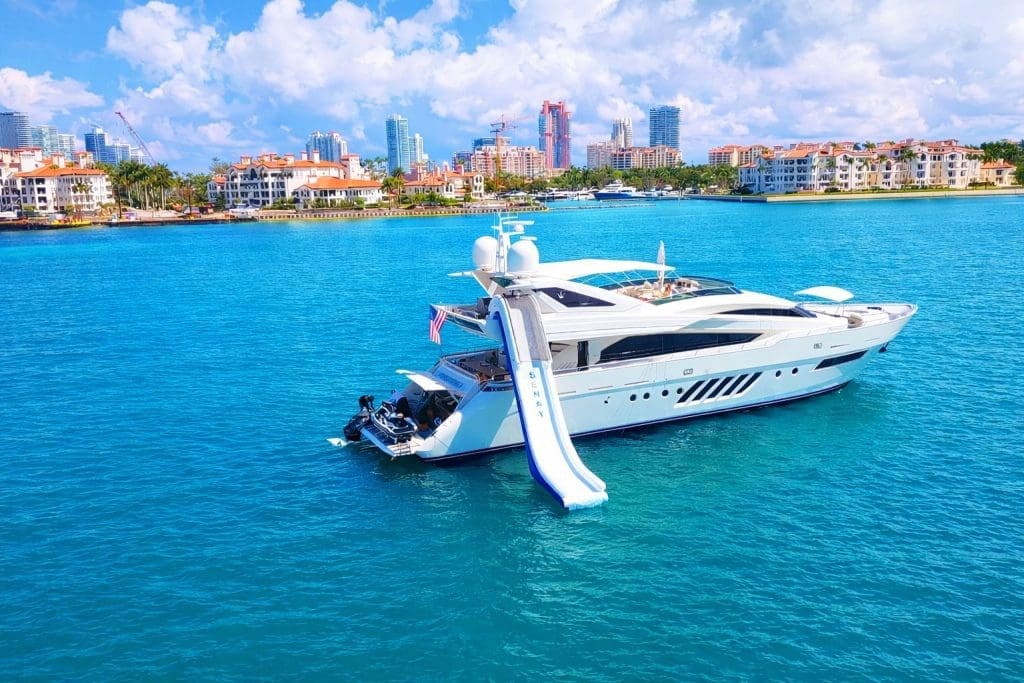 Luxury 110ft Dominator Senay Miami superyacht with jacuzzi available for charter
